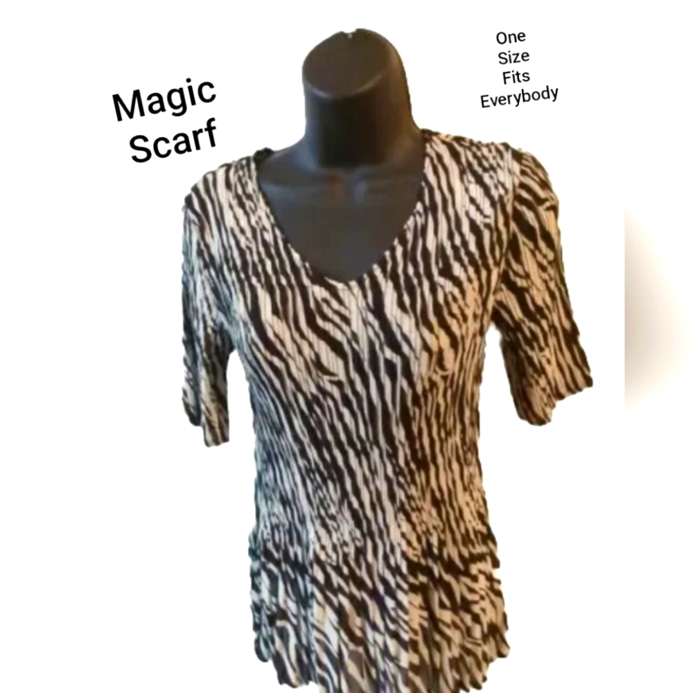 Magic Scarf Womens One Size Top Polyester Animal Print 1/2  Sleeves V-Neck NWOT